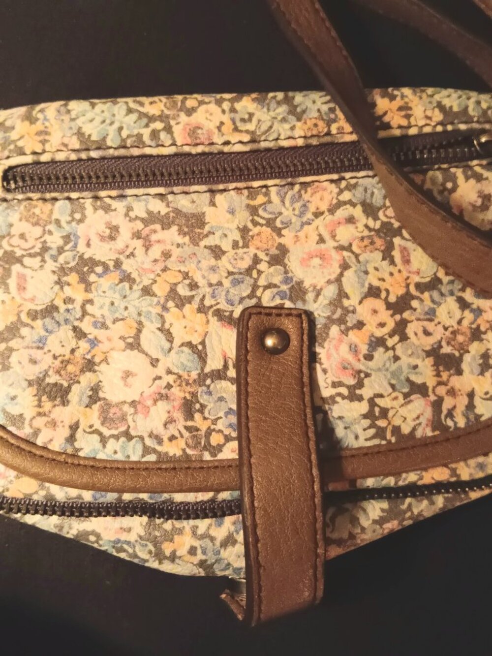 Womens floral design American Eagle crossbody
